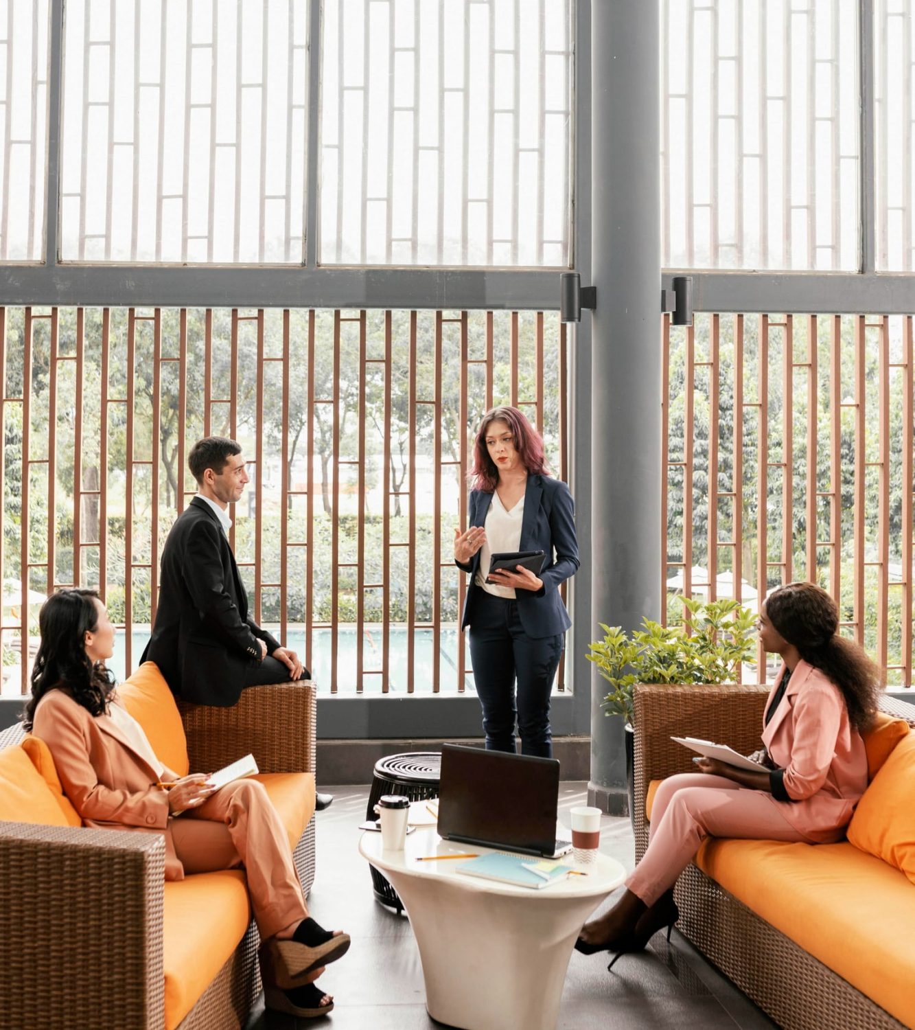 full-shot-people-couches-meeting
